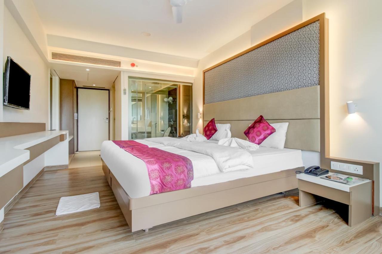 Grand Mookambika Hotel Navi Mumbai Eksteriør billede