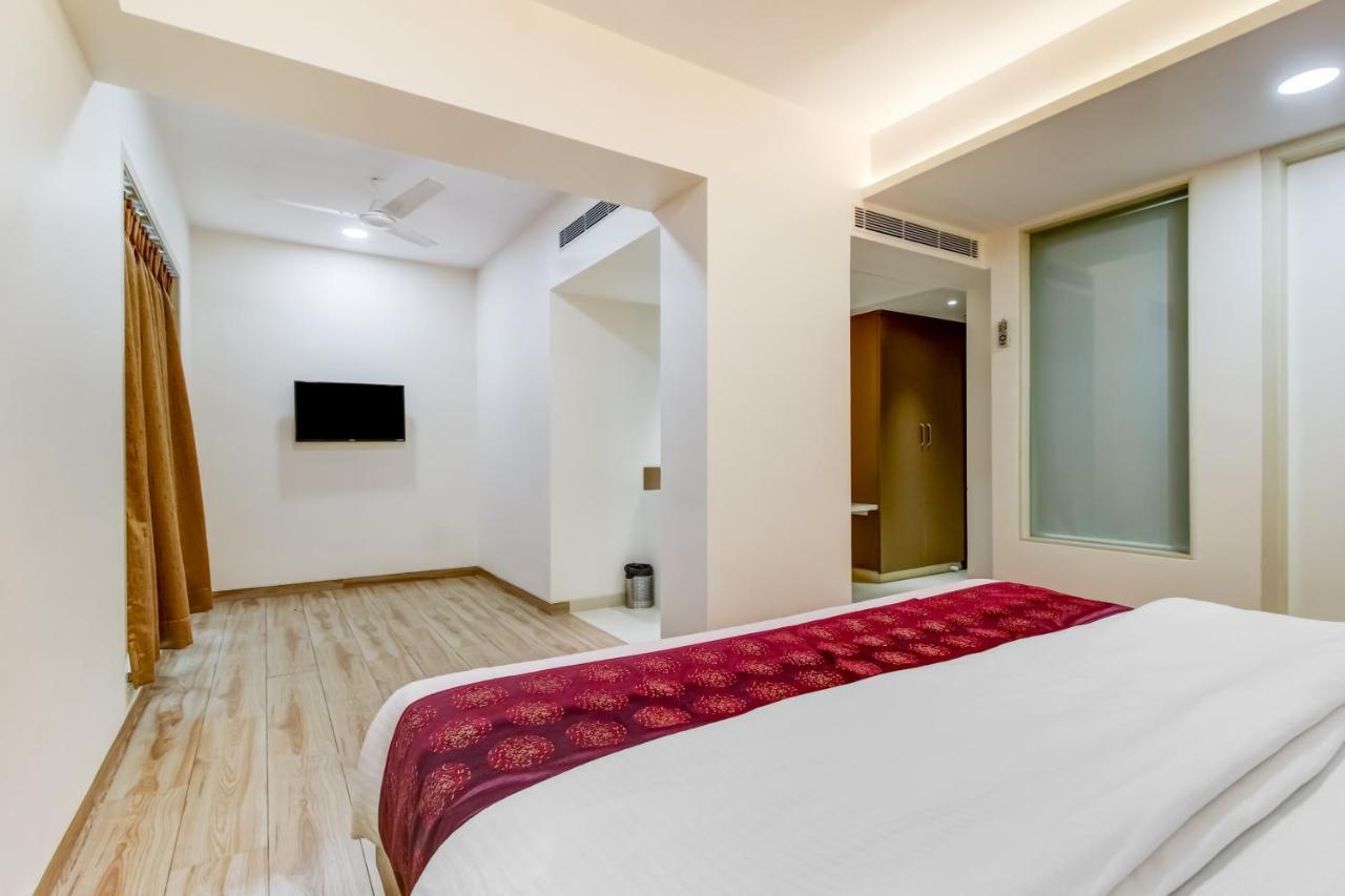 Grand Mookambika Hotel Navi Mumbai Eksteriør billede