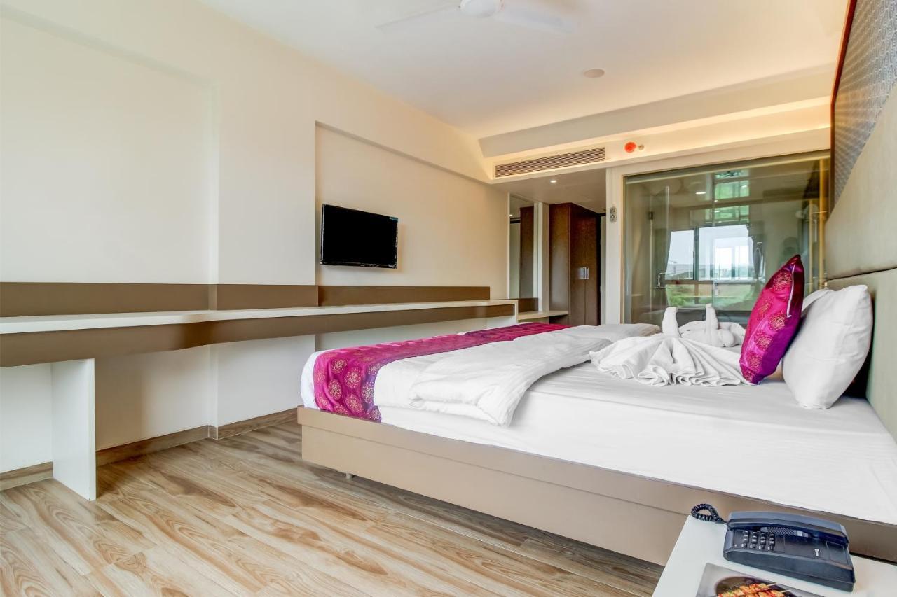 Grand Mookambika Hotel Navi Mumbai Eksteriør billede