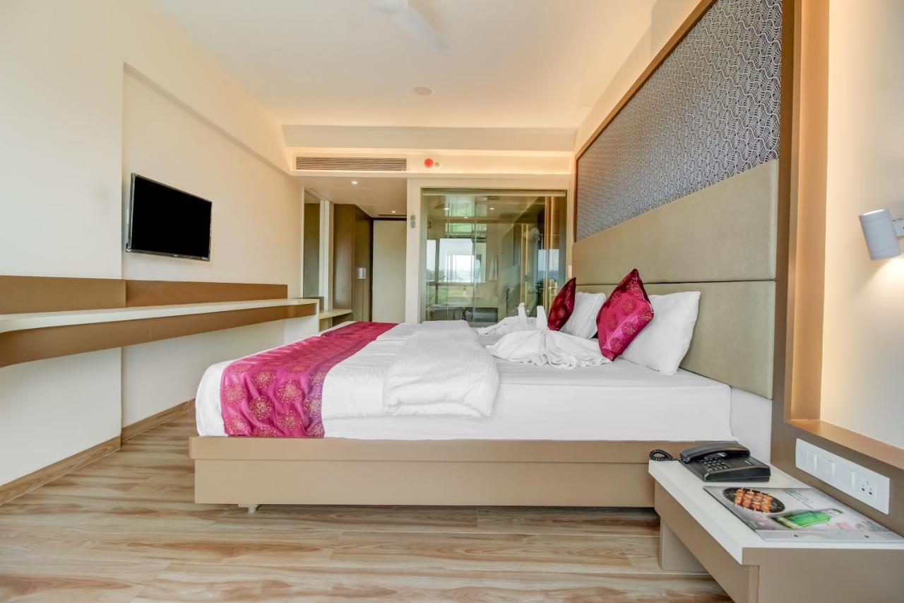 Grand Mookambika Hotel Navi Mumbai Eksteriør billede