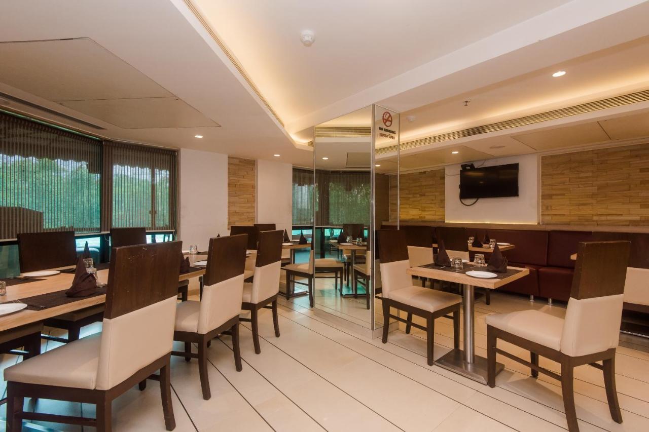 Grand Mookambika Hotel Navi Mumbai Eksteriør billede